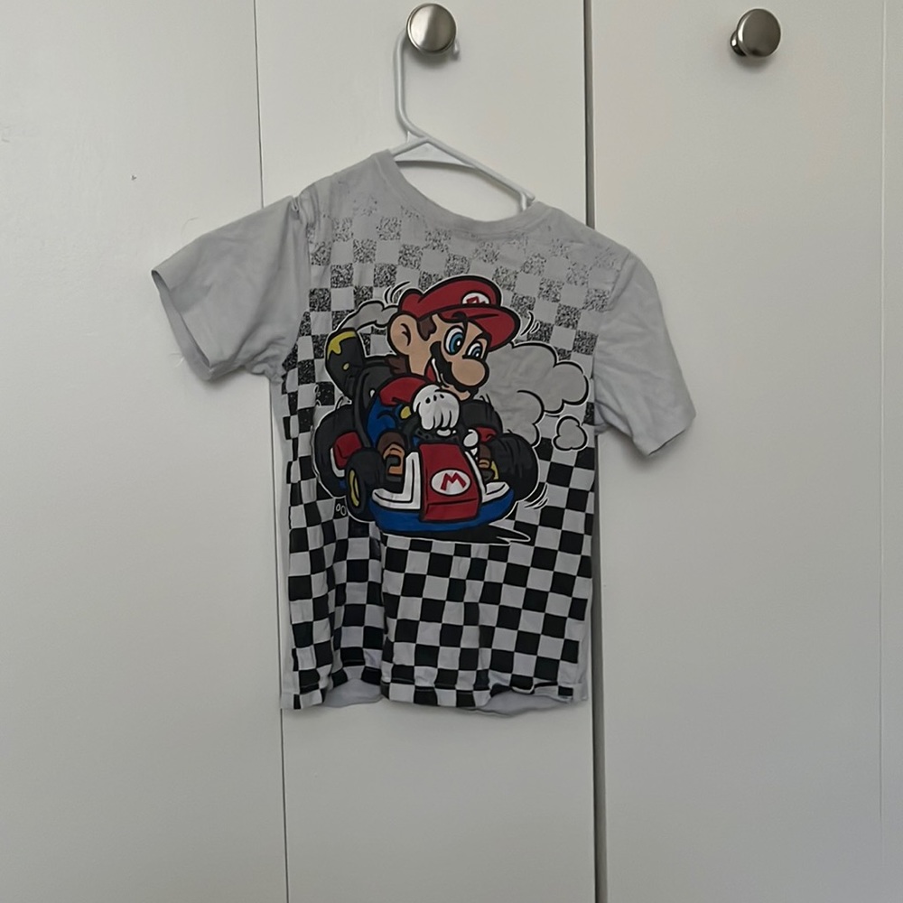 Boys MarioKart Deluxe shirt Ages 8-7